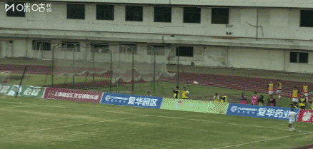 2025铜梁龙冲超成功 川渝德比重燃中超赛场激情