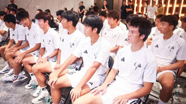 大湾区全运会U20男足：上海队0-1惜败广东，徐根宝率队虽败犹荣