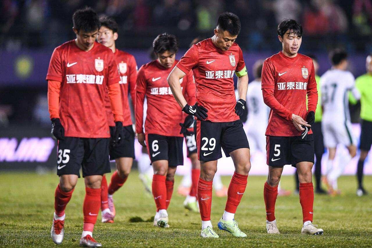 亚泰提前降级中甲原因深度解析：资金困局与引援失误