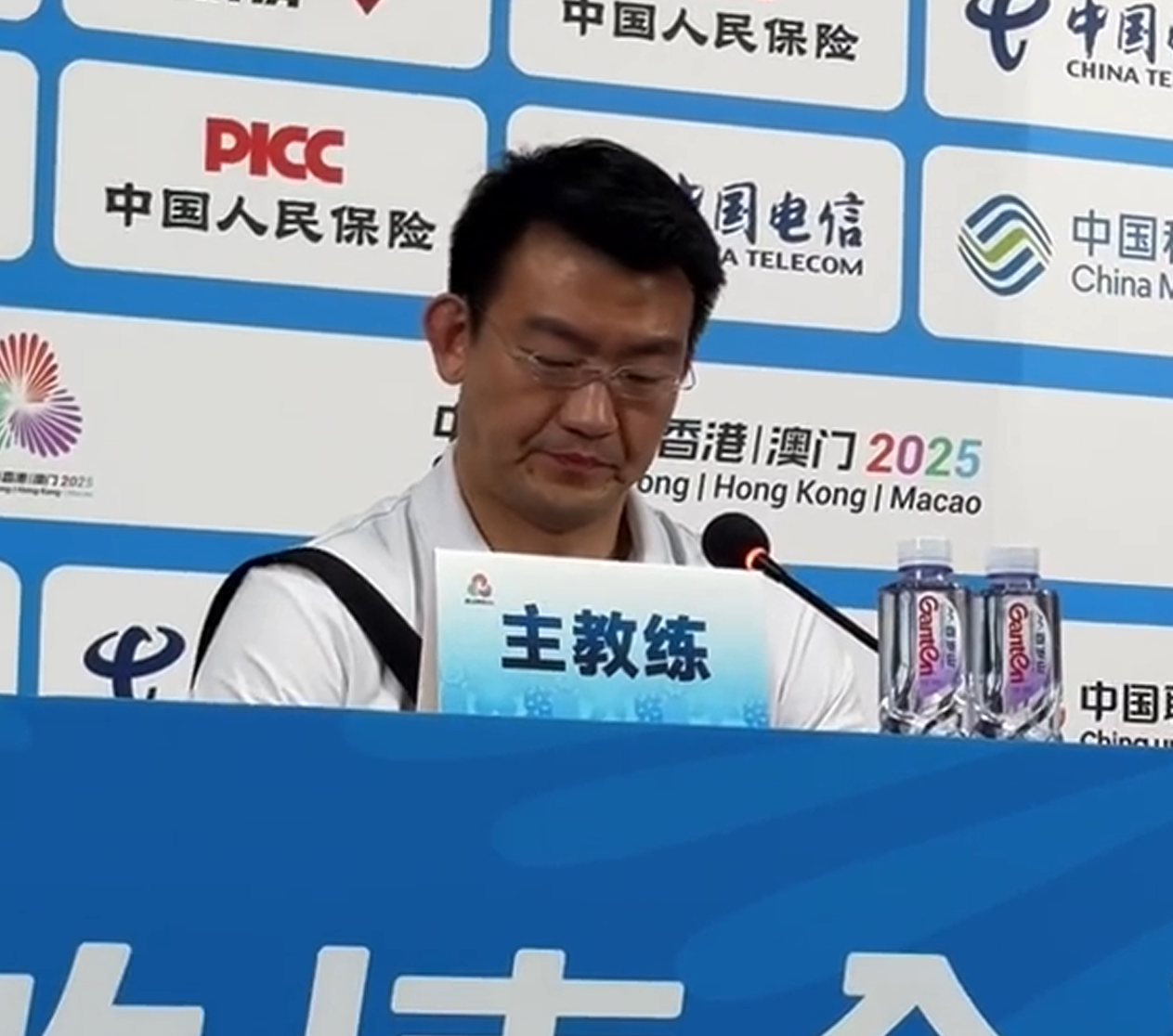 四川男篮晋级四强采访：王博谈双塔优势，周琦展职业风范