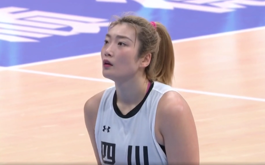 全运女篮：四川女篮144-71大胜香港 李梦25分两战狂胜171分