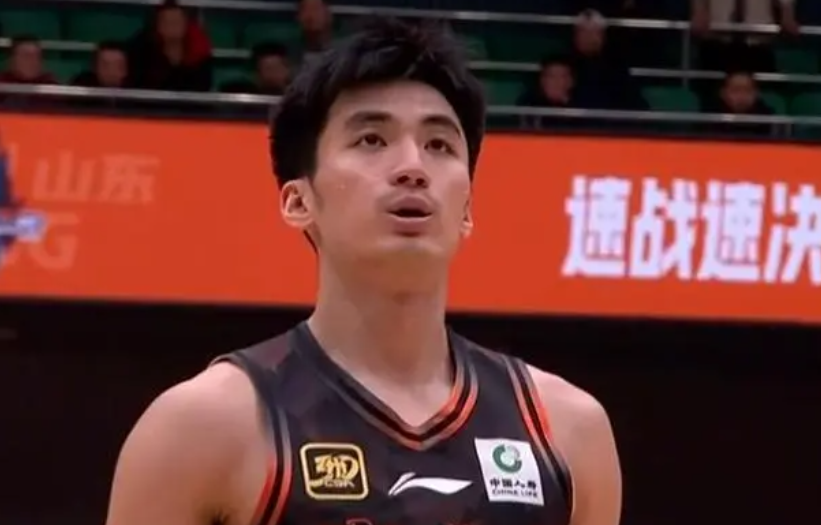 山东男篮20分大胜江苏晋级八强，李祥波何思雨闪耀全场