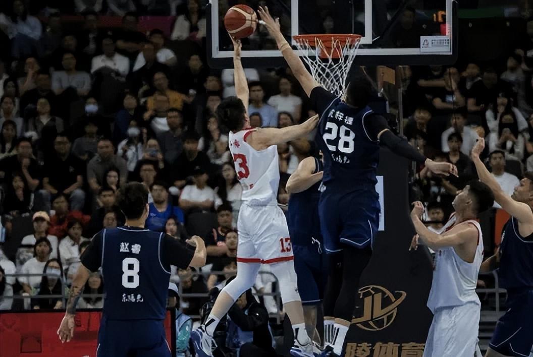 广东男篮93-65大胜浙江：四大利好助力，内线双塔闪耀，胡明轩复苏