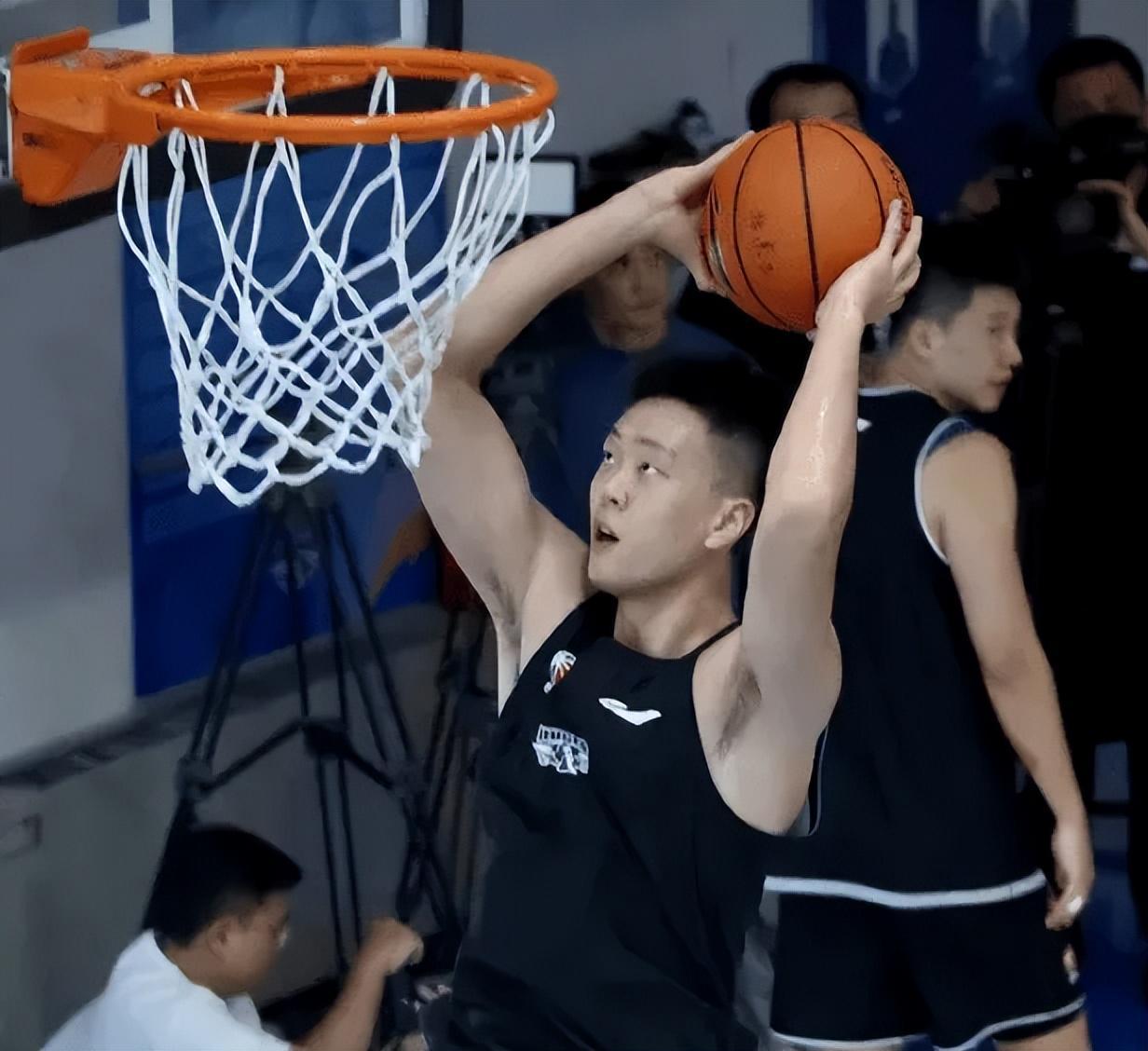 上海全运会大胜湖北：5人得分上双，张知垚董灏爆发，李弘权闫鹏飞划水