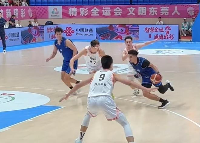 周琦赛后接受采访