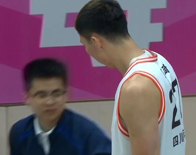 四川男篮全运会大胜上海！周琦19分12板创佳绩，展望淘汰赛