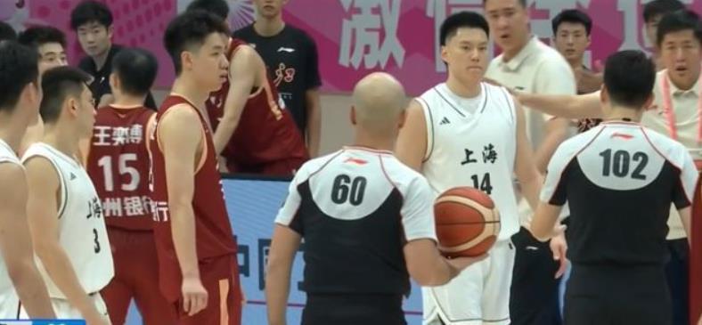 全运会男篮激战：周琦33分14板统治内线，原帅三分神准，王奕博情绪爆发