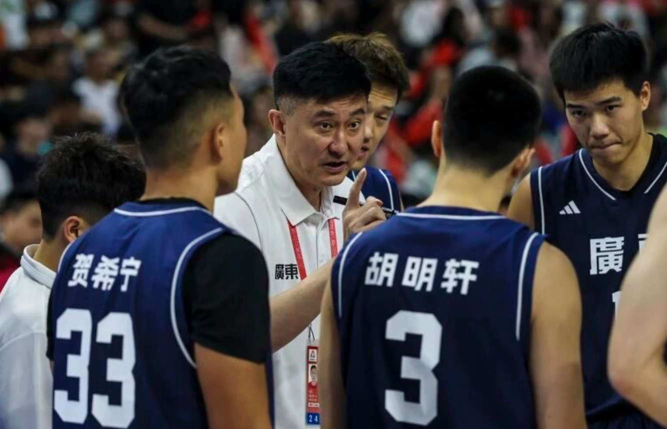 单节5记三分！杜润旺爆发助广东男篮大胜天津，挺进四强