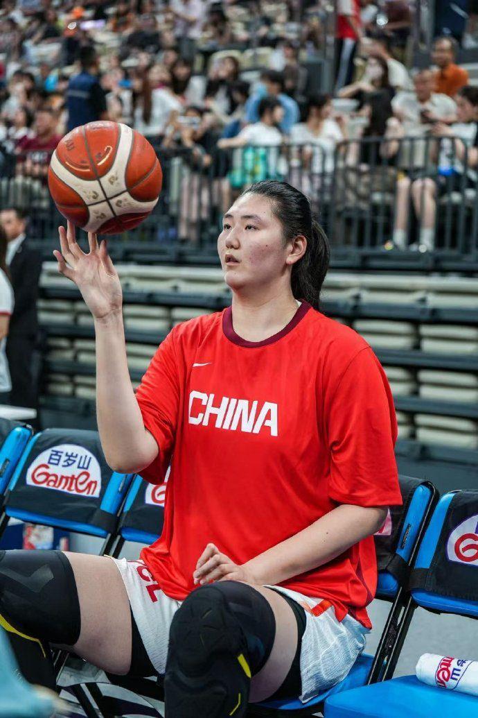 张子宇2米26全运会单手暴扣 创中国女篮正式扣篮历史