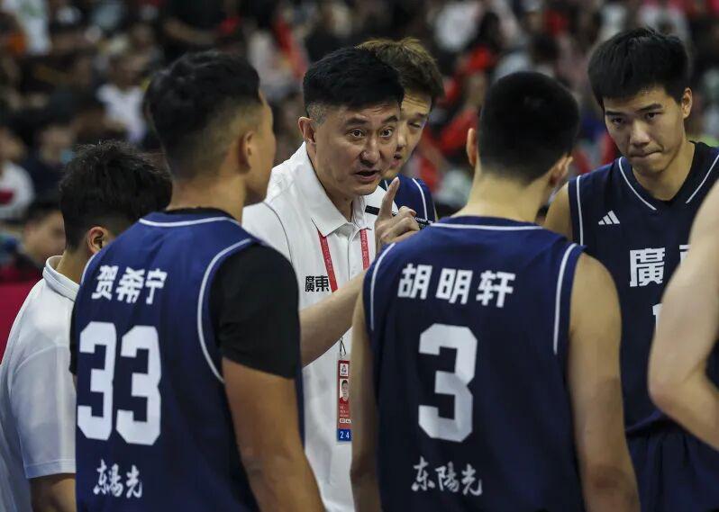 广东男篮28分大胜浙江 小组头名晋级 1/4决赛战天津