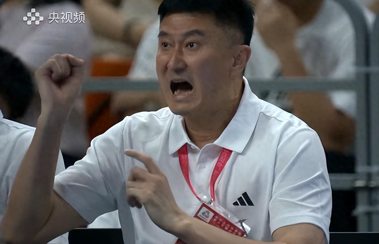 广东男篮血洗浙江，陈海涛微笑肯定李炎哲：对阵四川双塔的关键人物