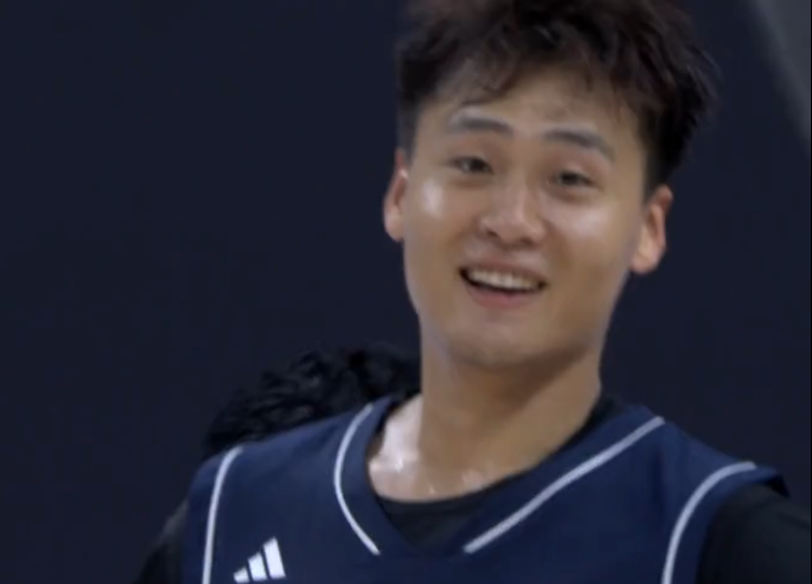 2025全运男篮：广东大胜浙江锁定小组头名，赵睿胡明轩表现抢眼