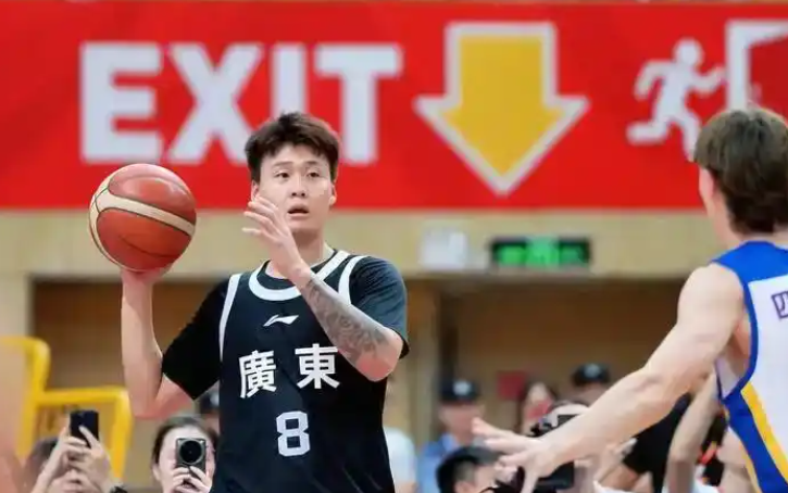 全运会男篮：广东28分大胜浙江，胡明轩爆发锁定小组头名进8强
