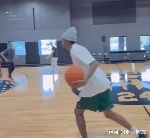 广东绯闻外援萨姆纳野球秀暴扣，加盟倒计时助力杜锋冲冠