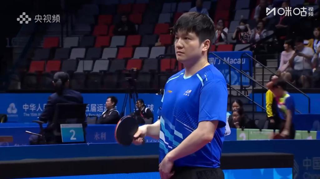 全运会乒乓球男单：樊振东4-0完胜周雨，强势晋级16强