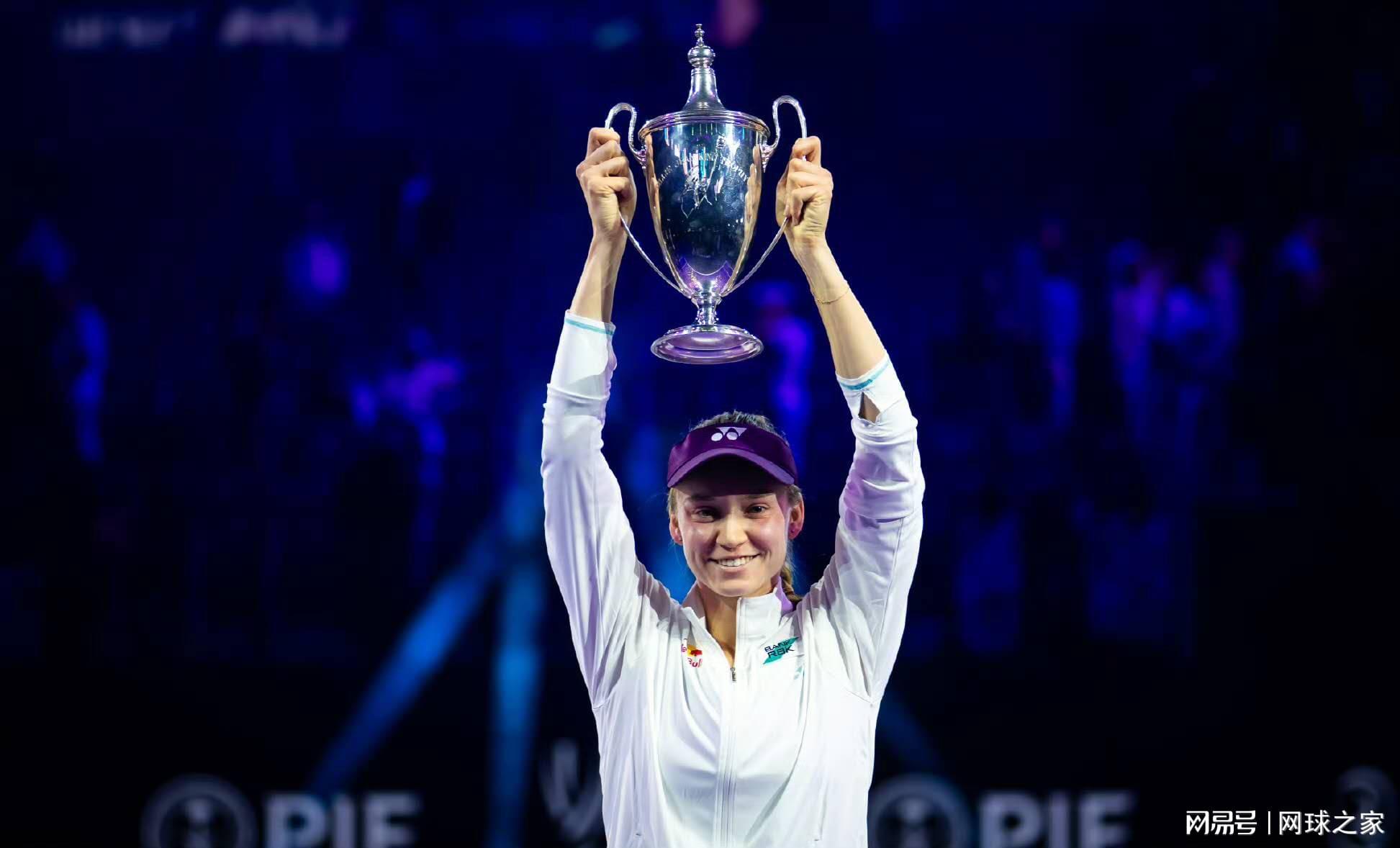 莱巴金娜夺冠后拒与WTA执行CEO合影，教练禁赛风波再起