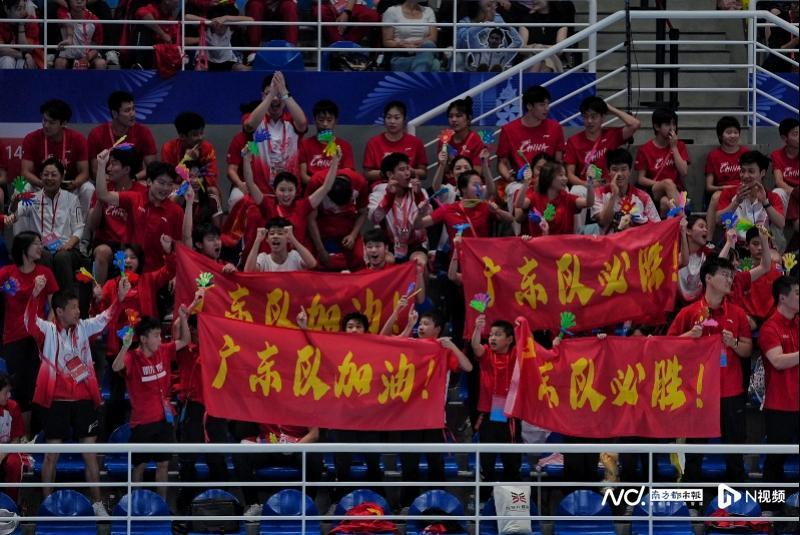 十五运会跳水男子三米板：王宗源强势夺冠，何超复出再登领奖台