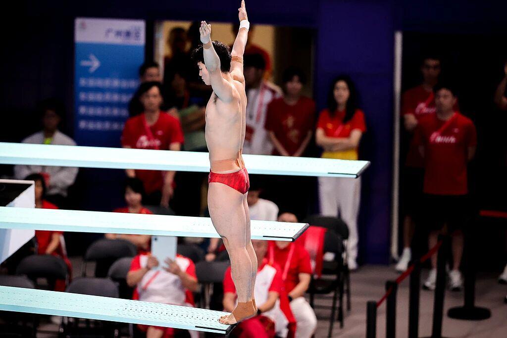 全运会男子3米跳板：湖北王宗源强势夺冠