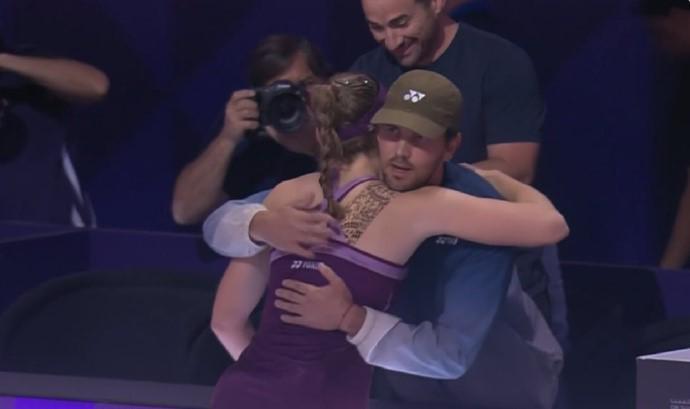 莱巴金娜夺冠后拒与WTA首席合影，原因成谜引猜测