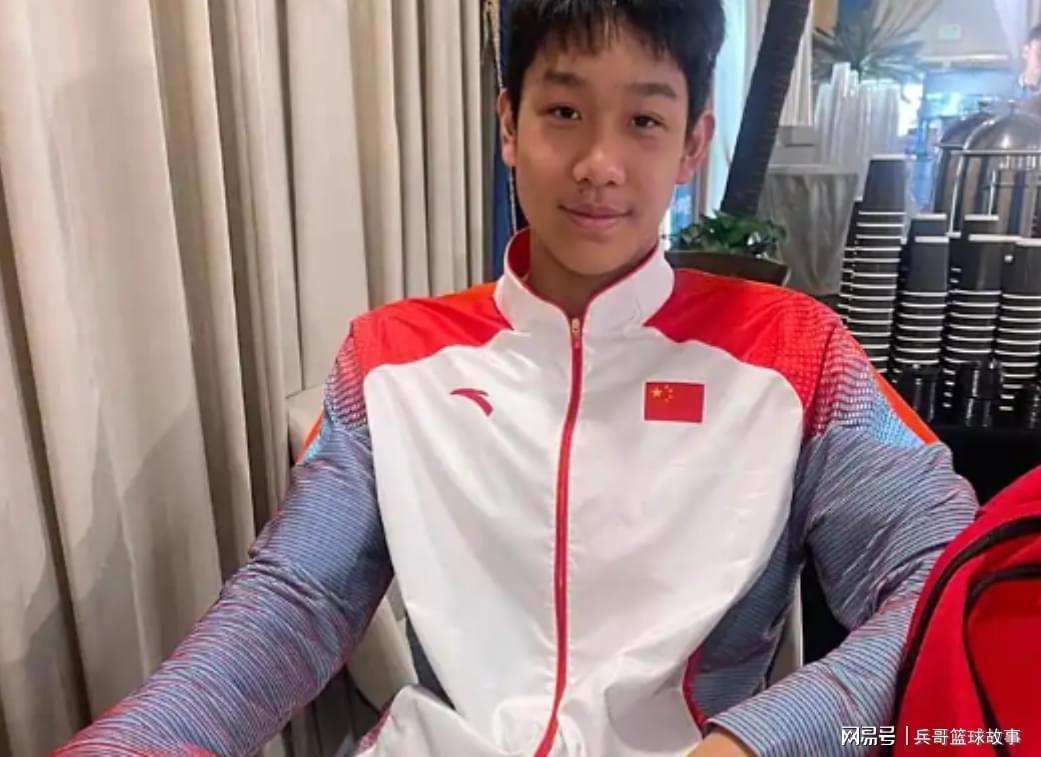 18岁张展硕：击败奥运冠军破世界纪录，中国泳坛新星崛起