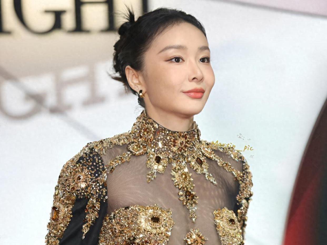 38岁高叶上海活动惊艳亮相，阿玛尼透视礼服展现熟龄魅力