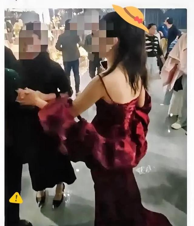 杭州婚宴变“散伙饭”：新娘换装超时致宾客离席，婚礼仪式感该何去何从？