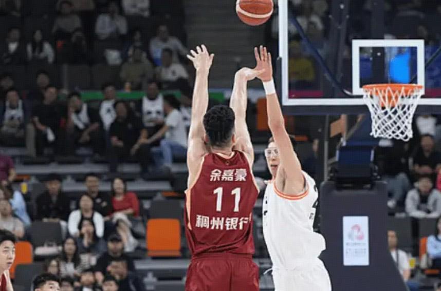 真得改签了，媒体人：余嘉豪本定好了今晚回西班牙的机票