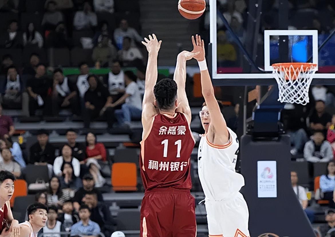 浙江四强让2将征服球迷！余嘉豪留洋统治内线，王奕博成后场大核