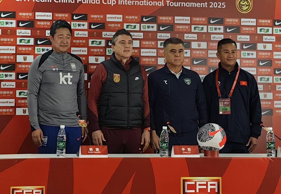 安东尼奥：王钰栋身体和精神都很疲劳，我们决定让他休息