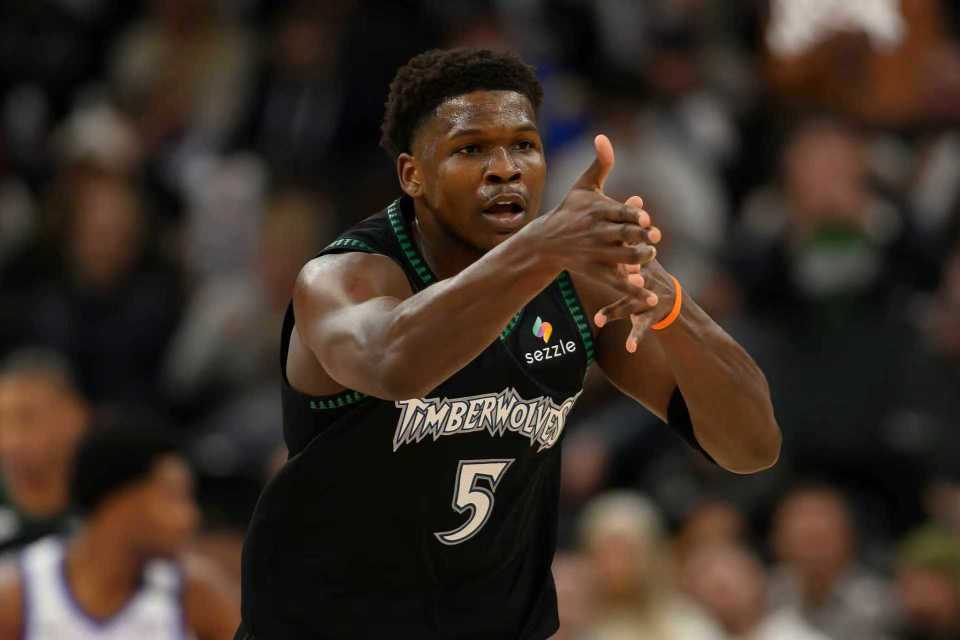 森林狼险胜爵士升西部第六 华子单节21分 轰35+6+6铸19连胜定律