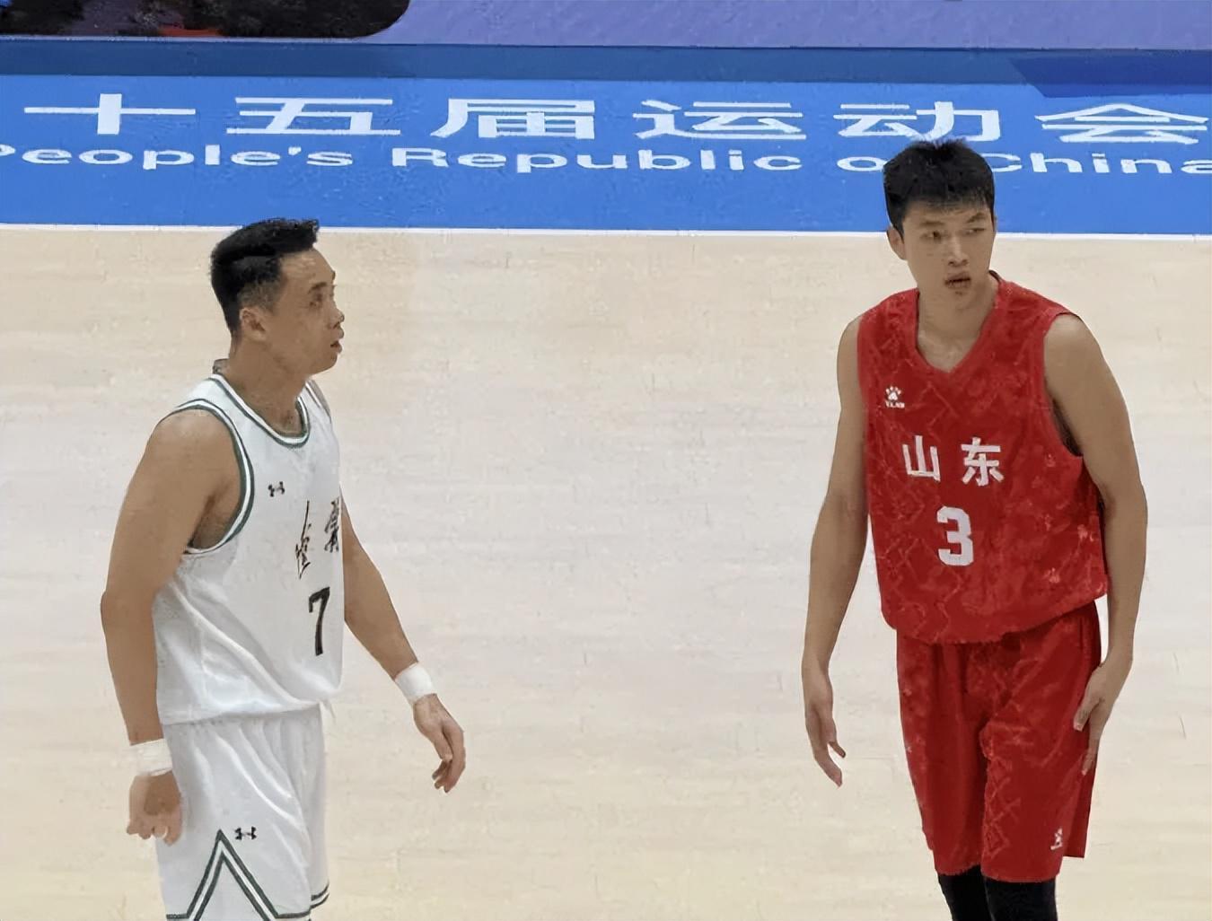 辽宁大胜山东晋级四强！原帅轰28分，3将稳定输出，小高继伟划水