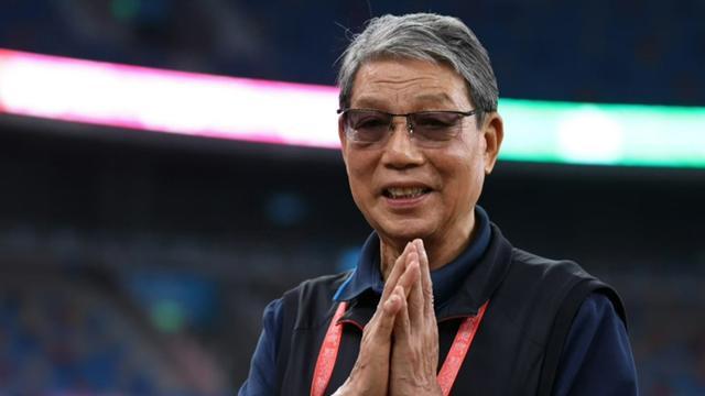 50年执教经验的底蕴！81岁根宝半场神奇调整，造上海U20全运队大逆转