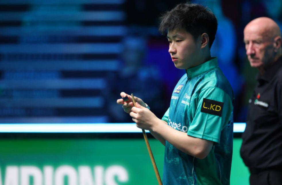 赵心童6-5逆转世界第2威尔逊，3连鞭救赛点晋级半决赛将战特鲁姆普