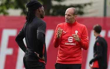 意天空：AC米兰周二重启训练 恩昆库、莱奥等主力球员归队