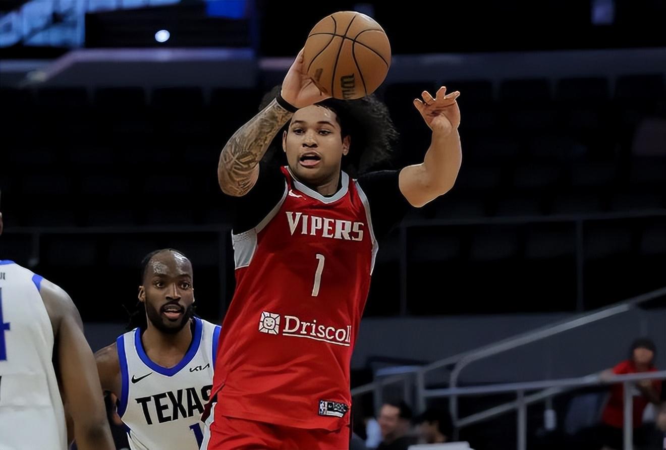 火箭旧将状态起伏大！戴申·尼克斯45分后为何持续低迷？