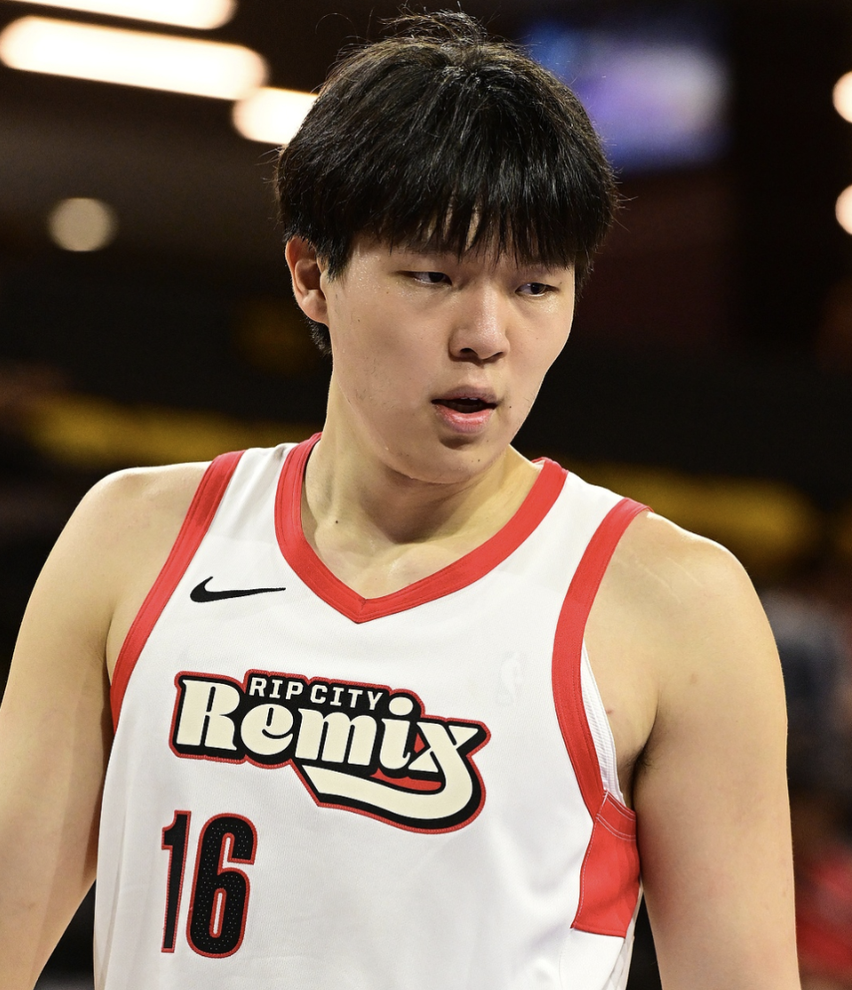 杨瀚森闪耀发展联盟，开拓者内线危机引对手吐槽