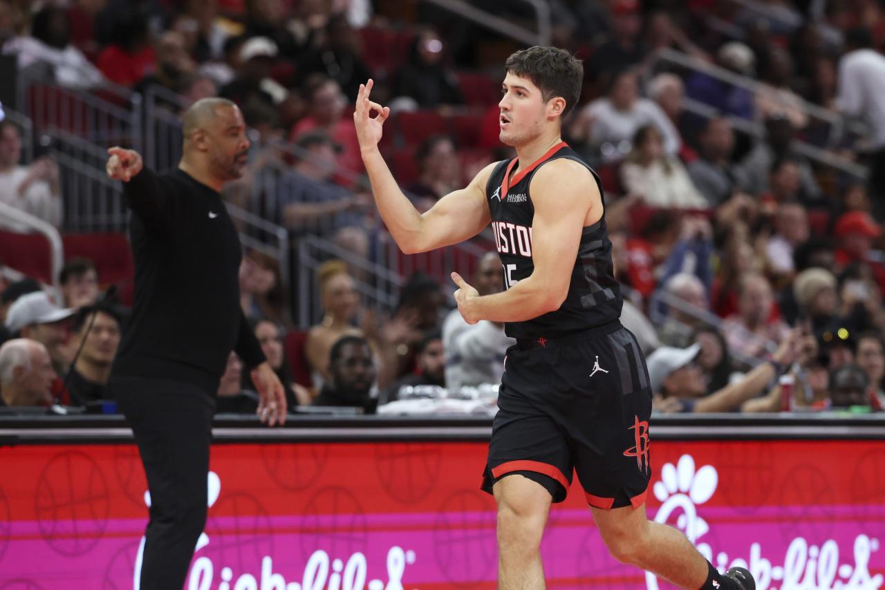 火箭本赛季战绩亮眼，乌度卡排兵布阵有何过人之处？