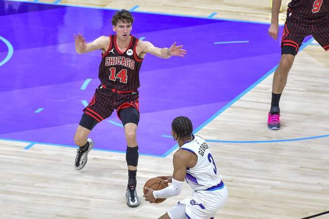 0.8秒绝杀！爵士双子星狂轰80分逆转公牛，东部黑马5连败现原形