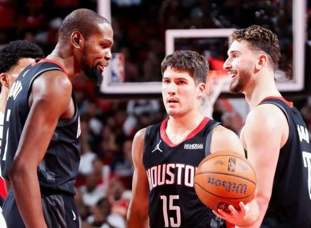 火箭伊森伤停引变阵，谢泼德爆发成奇兵，8人轮换战强敌