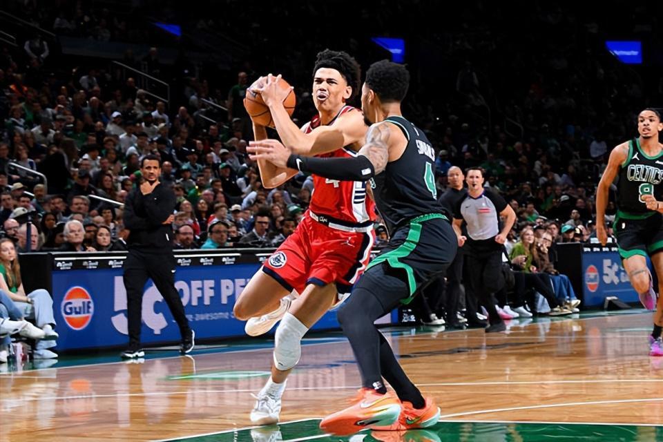 快船新秀科比-桑德斯：替补席上的惊喜，成熟度令人瞩目