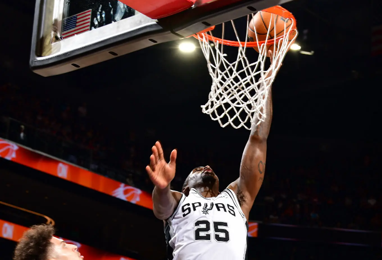 马刺后场新援发展联盟首秀惊艳，能否成顶级球星？