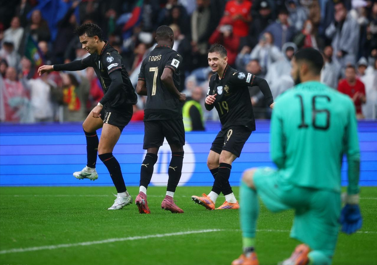 葡萄牙9-1狂胜亚美尼亚晋级世界杯，B费内维斯双星闪耀戴帽