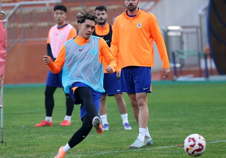 中超最新动态：泰山争冠与年轻化抉择，海牛奖金到手，梅州国安激战在即