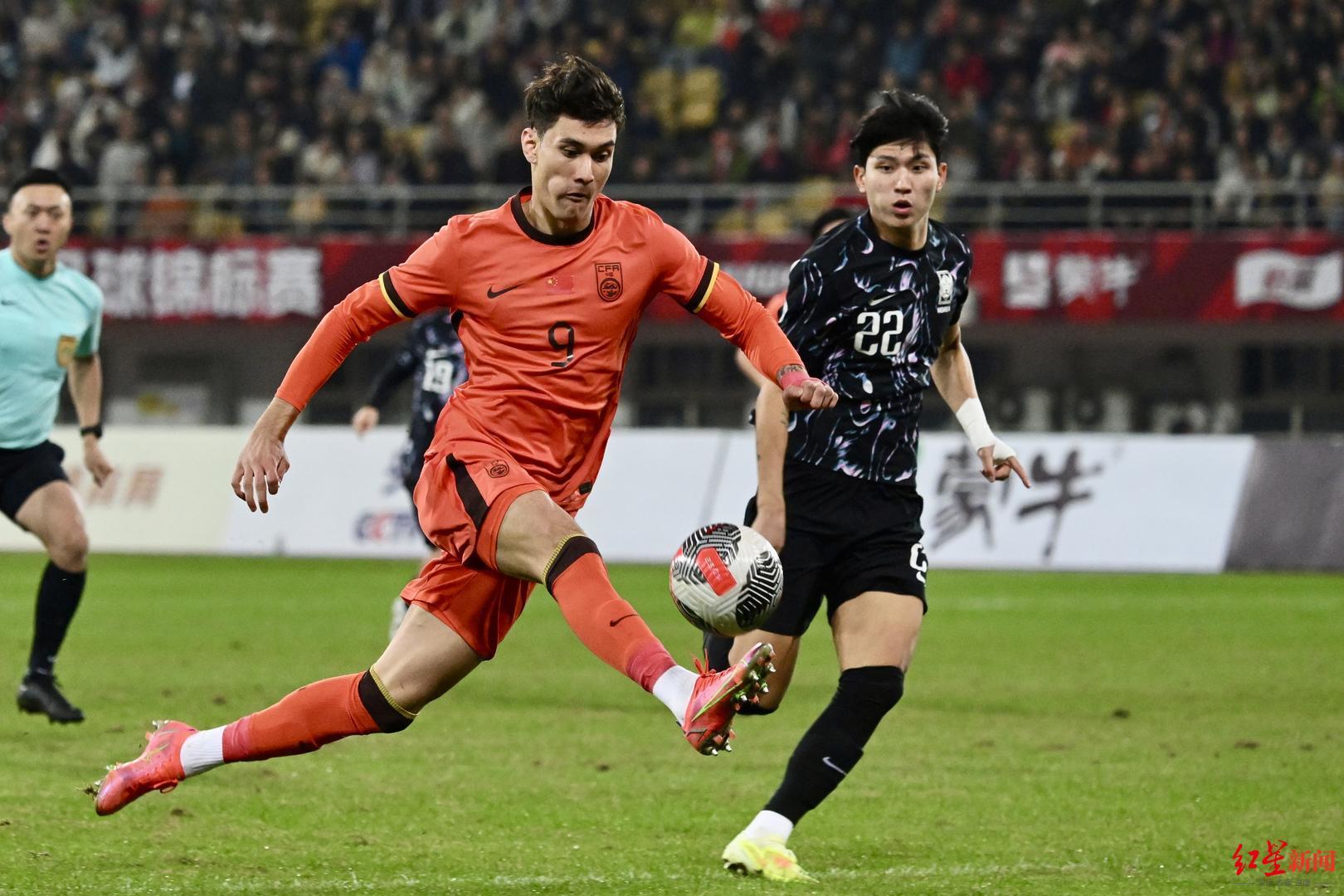 中国U22队2-0力克韩国U22 邵佳一督战徐正源现场观赛