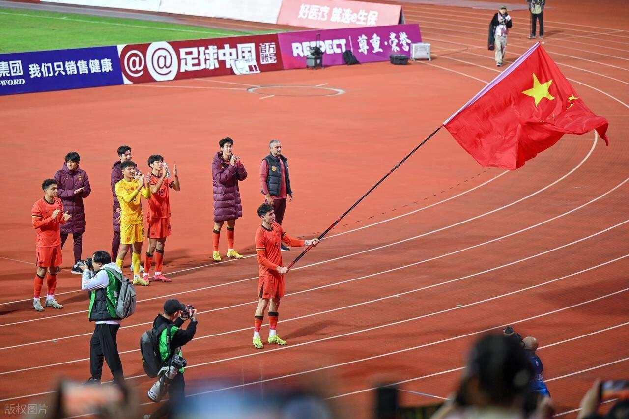 熊猫杯激战：王博豪为拜合拉木出头，球迷盛赞真汉子