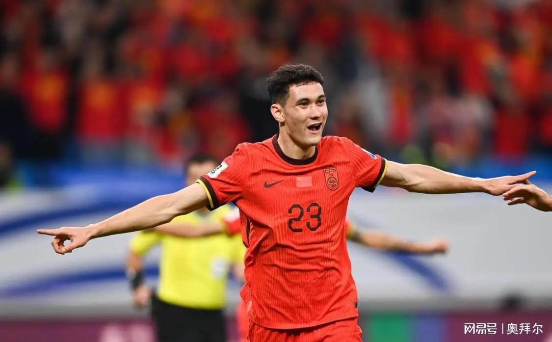熊猫杯惊艳！拜合拉木9分钟双响 脚后跟破门获赞中国伊布