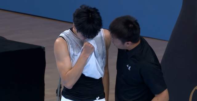 山东U18男篮险胜浙江，张博源27+17泪洒赛场，决赛将战广东