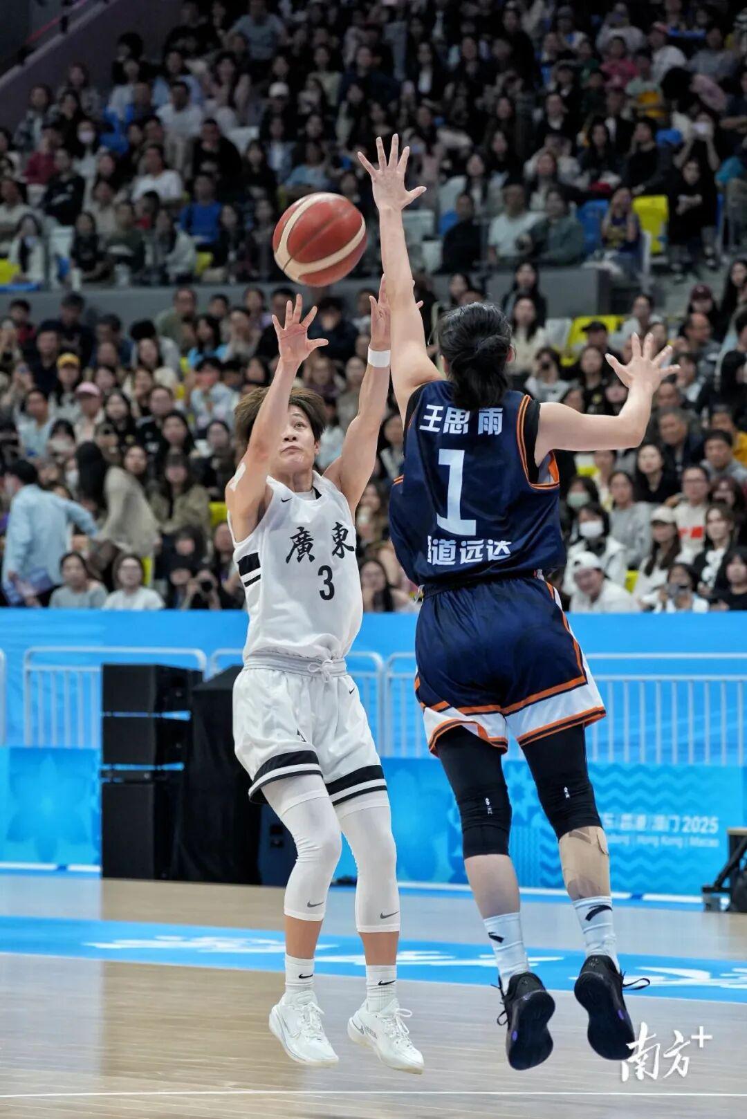 广东女篮夺冠瞬间