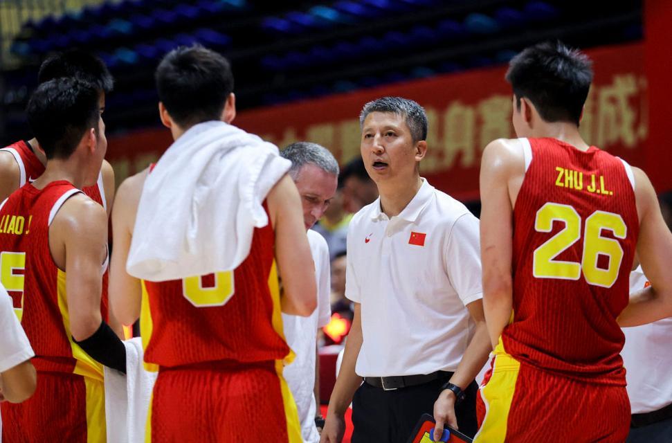 中国男篮世预赛12人名单预测：周琦领衔，四号位竞争激烈