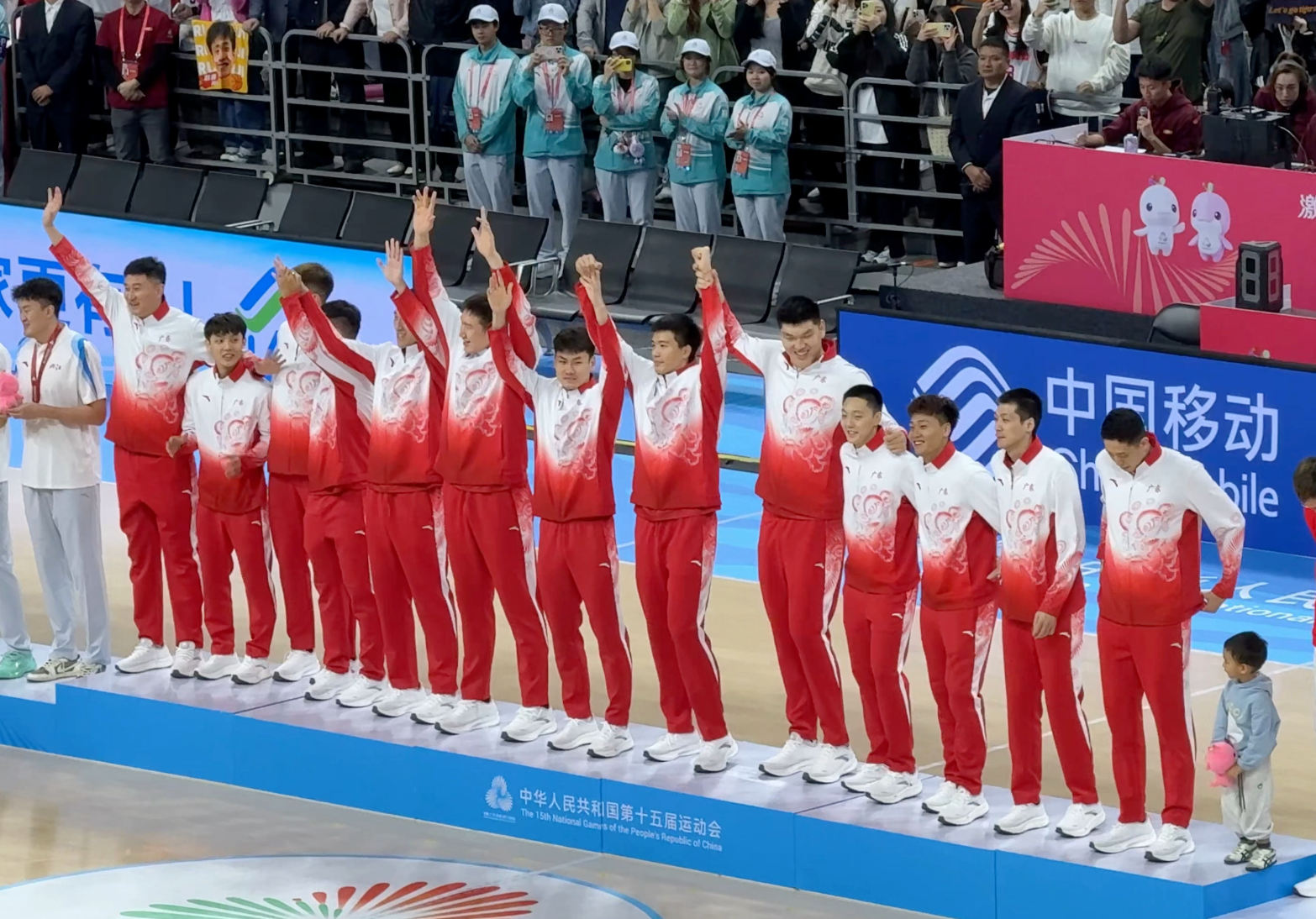 广东男篮12年后再夺全运会冠军！三后卫圆梦，大胜浙江创辉煌